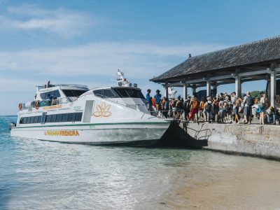 fast boat boarding
